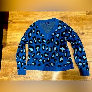 3/$15 
Scoop NYC Blue Leopard V Neck Chunky COMFY Sweater Size Medium